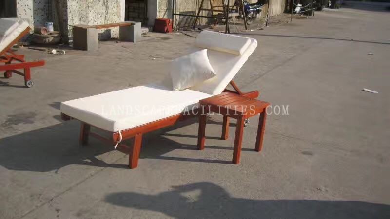 How do Outdoor Beach chairs accommodate different seating positions?(pic1)