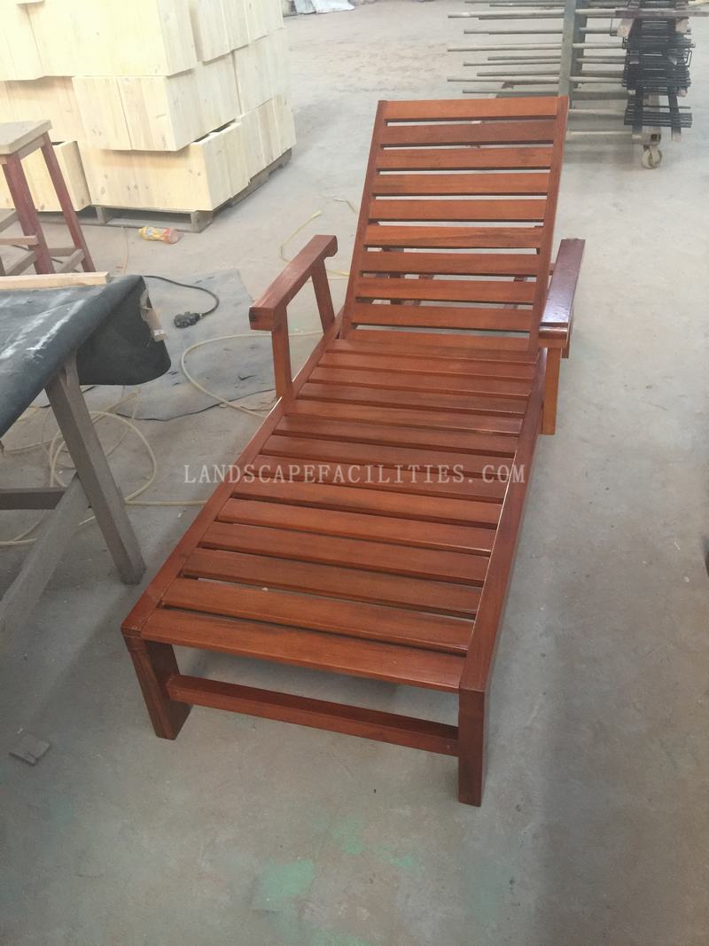 Are there seasonal sales for solid wood outdoor furniture?(pic1)