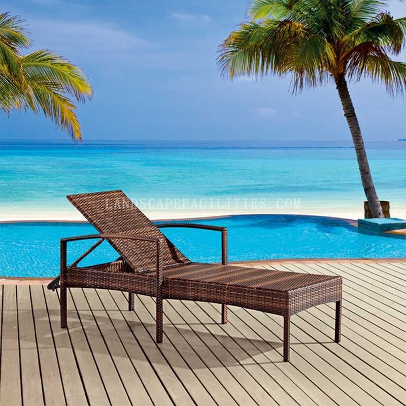 Can rattan beach chairs be used with a footrest?(pic1)