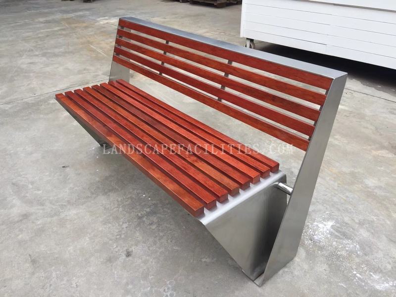 What maintenance is required for an Outdoor Park bench?(pic1)