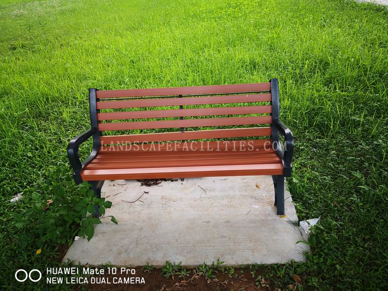 What design features make Park Benches durable in outdoor environments?(pic1)