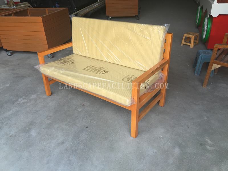 What is the cost of customizing an Outdoor Park bench?(pic1)