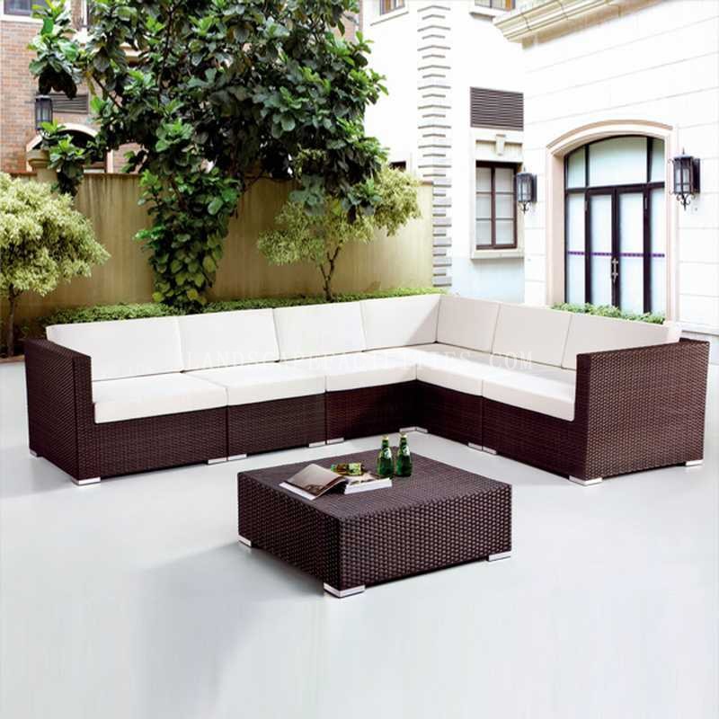 How does outdoor furniture comply with ADA standards?(pic1)