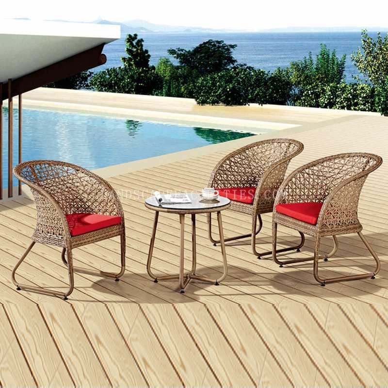 What solar-powered features can be added to outdoor furniture?(pic1)