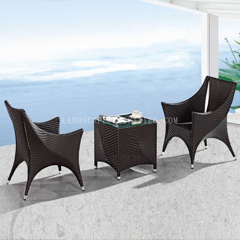 How to design an outdoor chair with shading function?(pic1)