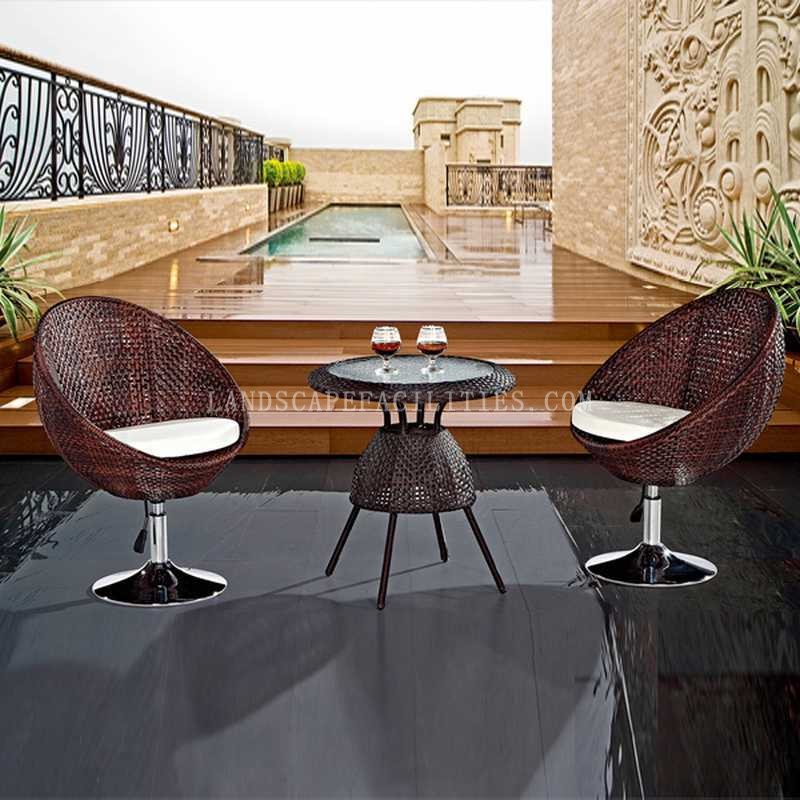 Can Outdoor Bar stools be placed on uneven surfaces?(pic1)