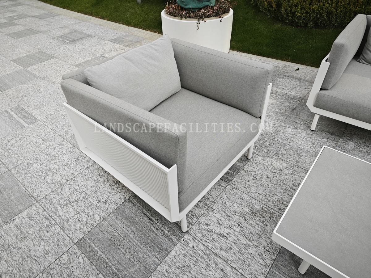 How to recycle old stainless steel outdoor furniture?(pic1)