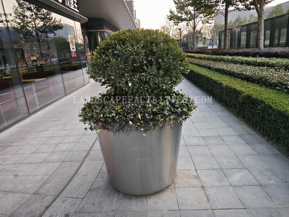 Boundary Design in Landscape Facilities:Walls,Fences,andHedges(pic1)