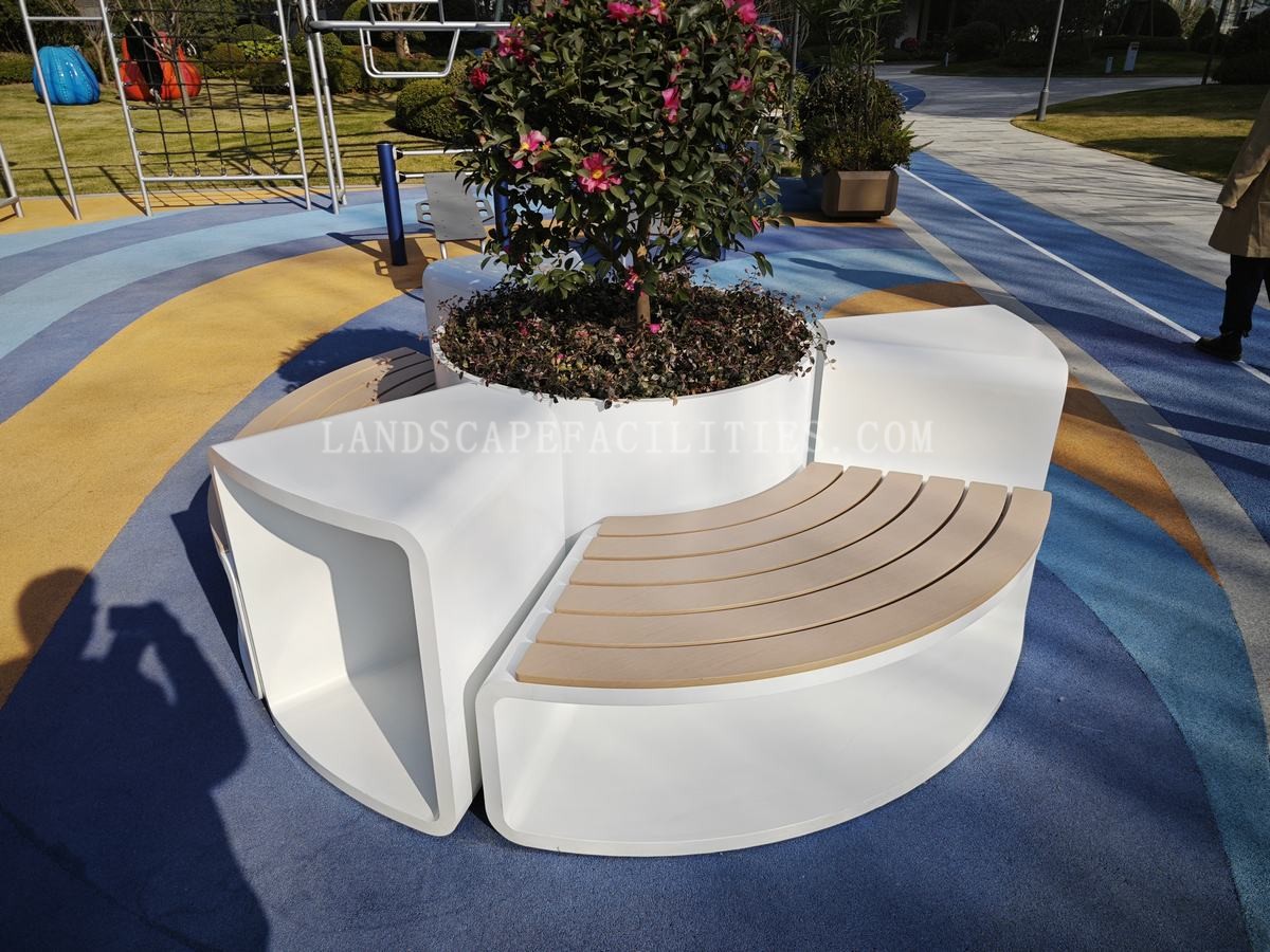 Circular Planters: A Stylish Way to Green Urban Plazas(pic1)