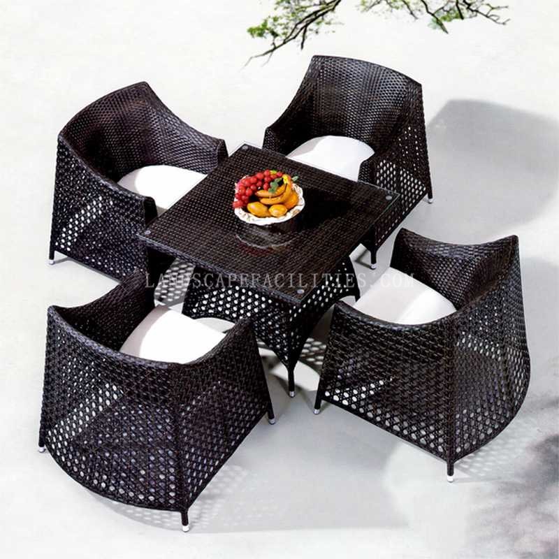 Are Outdoor Square tables su