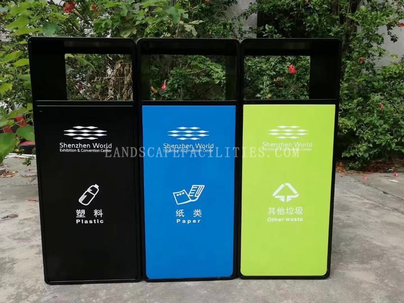 Are there touchless Landscape Pet waste bins?(pic1)