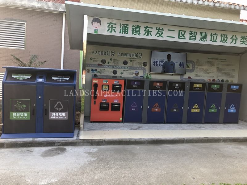 How do Landscape Square garbage bins handle heavy rainfall?(pic1)