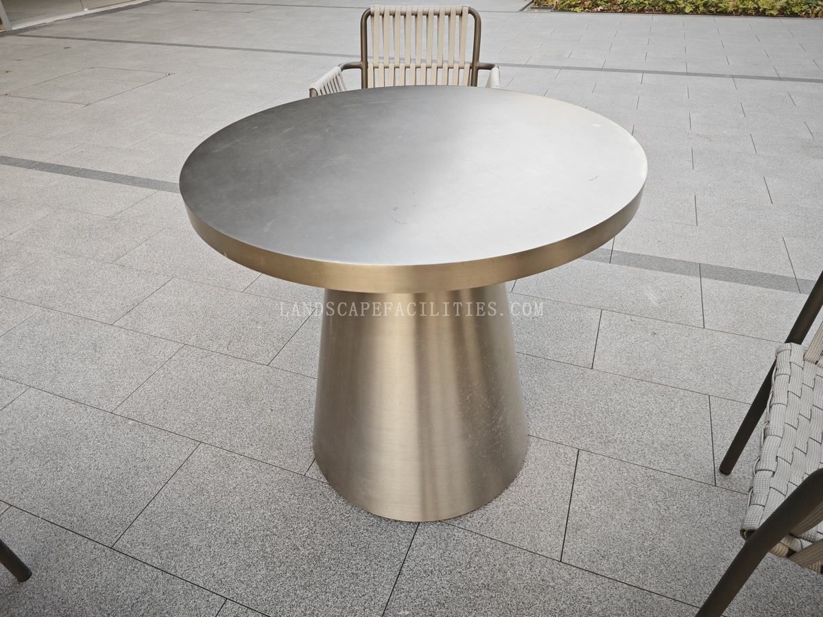 Outdoor Metal Table - Classi